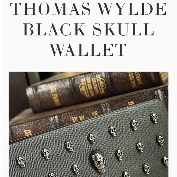 тнσмαѕ ωуℓ∂є ѕкυℓℓ ¢ℓυтн ωιтн ¢υѕтσм ѕριкєѕ ☠️ - Picture 2 of 8